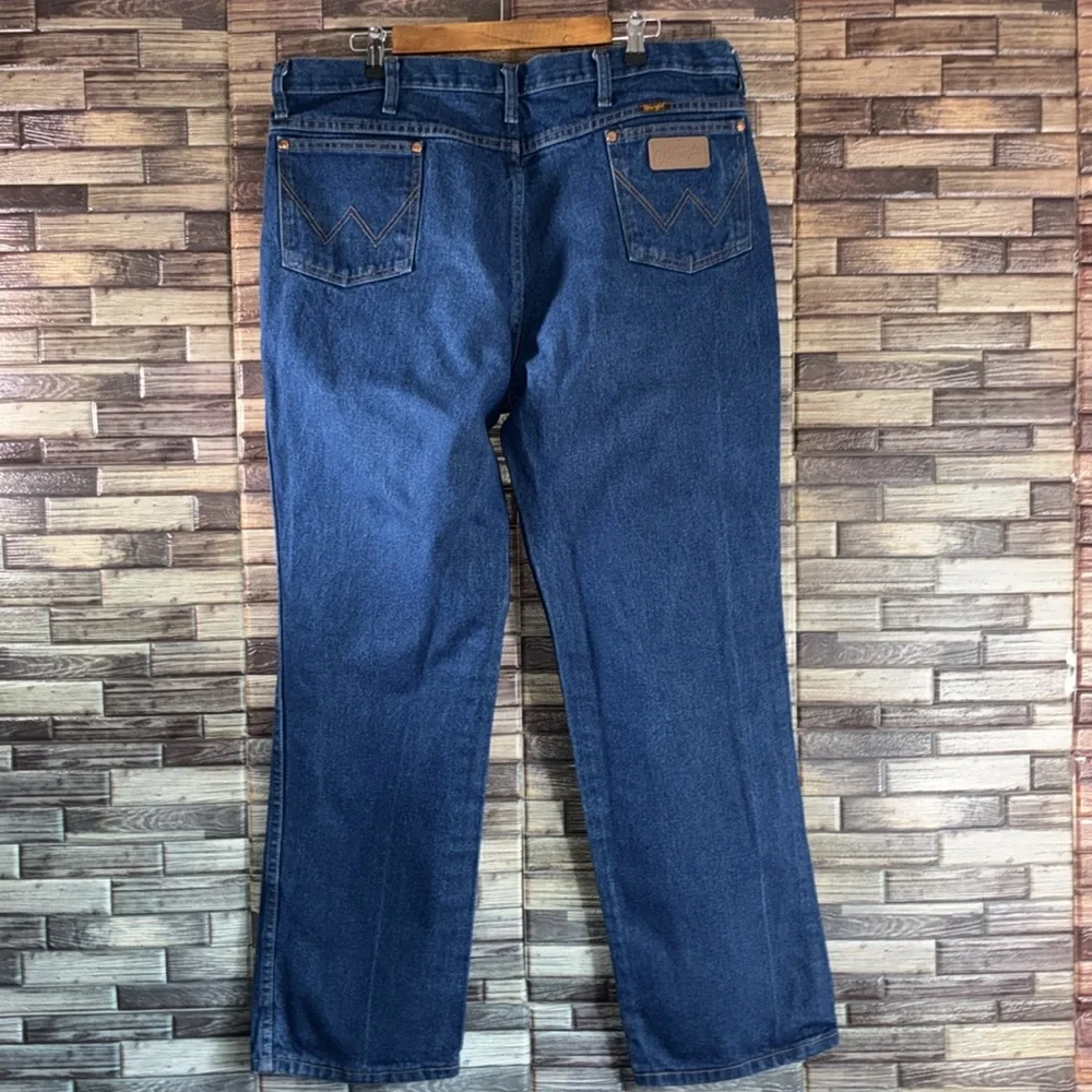 Men's EUC Wrangler 40x32 Blue Cowboy Cut Slim Blue Jeans
